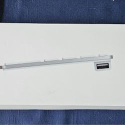 Apple A1243 Wired Mac Standard USB Keyboard w/ Numeric Keypad White