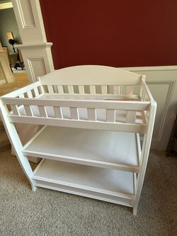 Infant Changing Table with Pad (White)