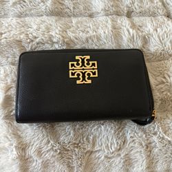 Tory Burch Zippered Black Wallet