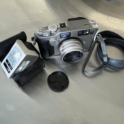 Contax G2 35mm Film Camera + 28mm F2.8 Lens + TLA200 Flash