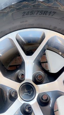5 Jeep 2024 tires with wheel