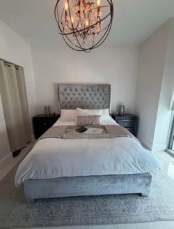 Queen upholstered tufted bedframe