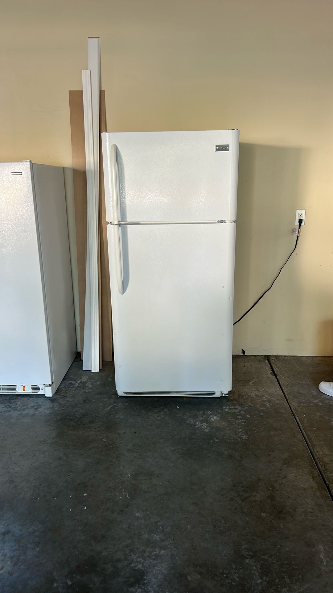 Frigidaire Fridge With Freezer