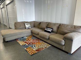 BEIGE SECTIONAL COUCH W/ FREE DELIVERY