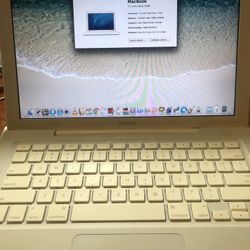Apple MacBook Laptop 13” 2008