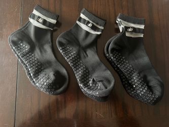 Alo Yoga Grip Socks – 3 Pairs
