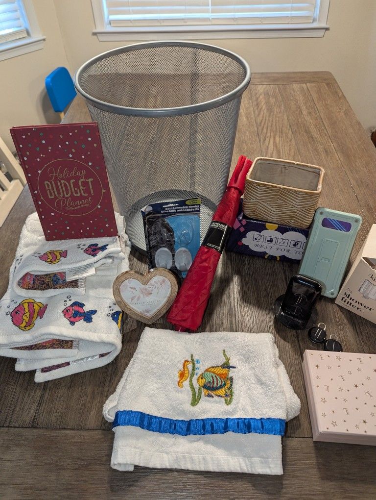 Small Lot Of Household Items