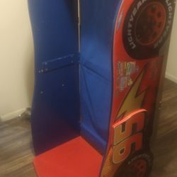 Lightning McQueen Queen Racecar Bed /Brand New Mattress Included
