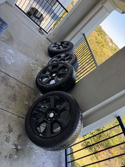 2018 Range Rover supercharged HSE 21 inch rims and tires