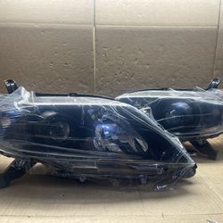 #32 NEW 2011-2020 Toyota Sienna Halogen Headlight Pair 