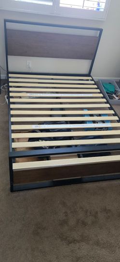 Bedframe Queen - FREE
