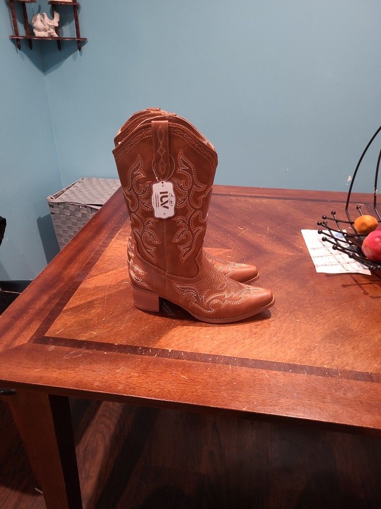 IUV Women's Western Boots
Size (6)
