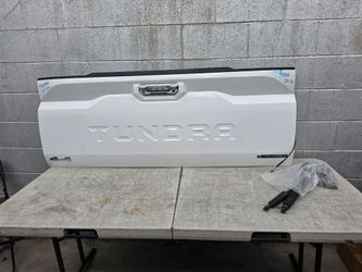 Tailgate toyota tundra 2022 2023 2024 2025 2026