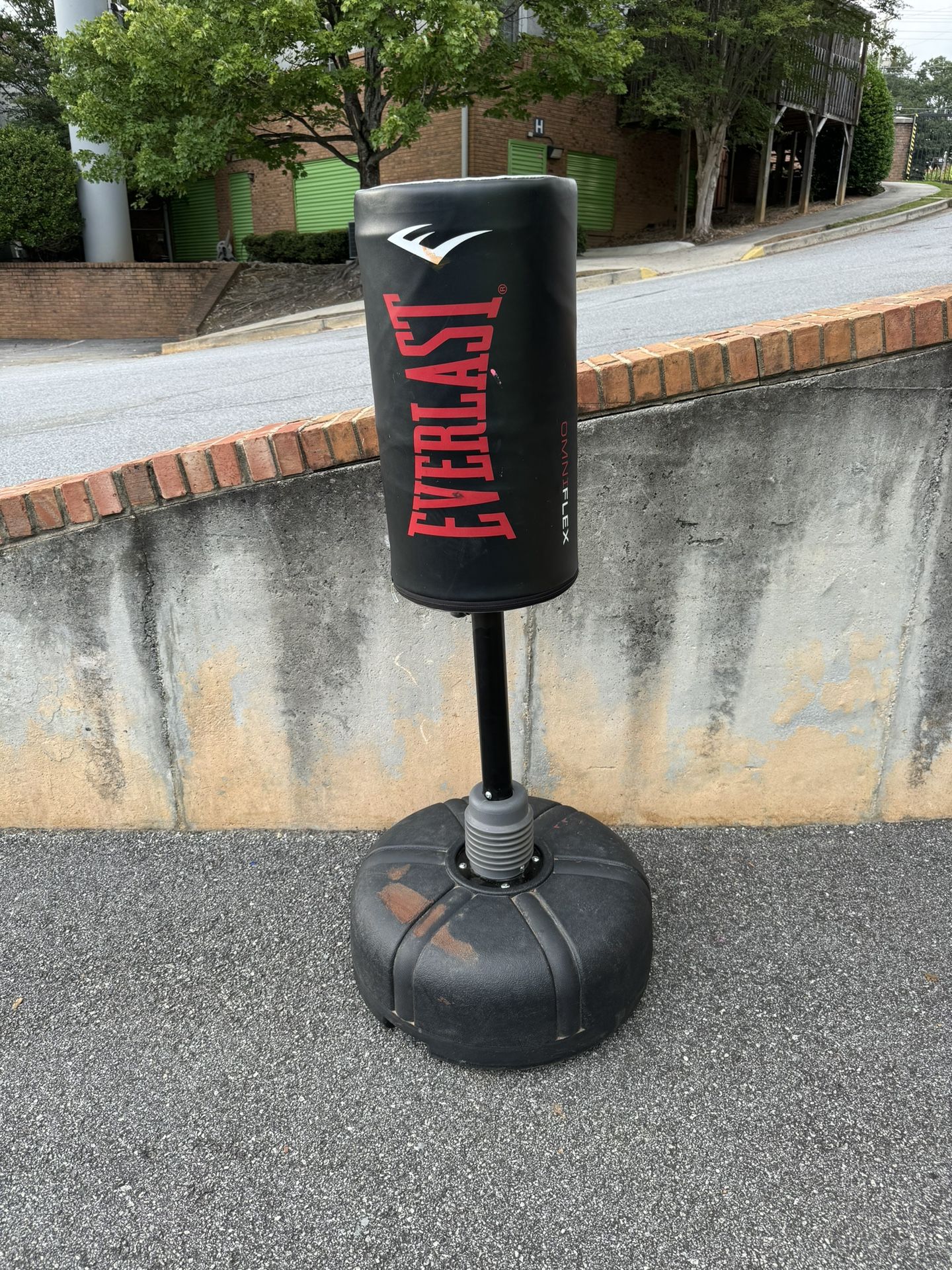 Everlast Omniflex Boxing Punching Heavy Bag, Black, 59 to 67 Inches