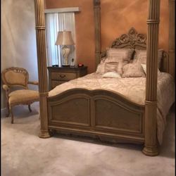 Beautiful Long Post Michel AMINI Bedroom Set ( Deliver On Us) 