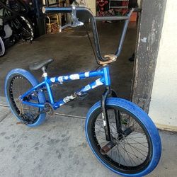 USED 20 INCHES  ELITE  BMX  NEEDS  BARINGS  ARMS  AND GRIPS EVERYTHING ELS WORKS  HAS BRAKE HABLO ESPAÑOL 