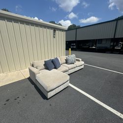 Crème/Beige Sectional With Chaise By Ashley Furniture 