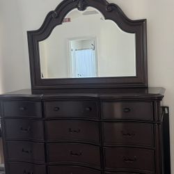 King Size Dresser 350$