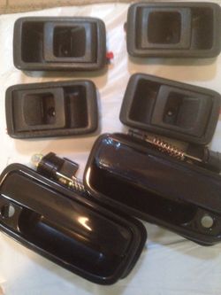Tacoma door handles new