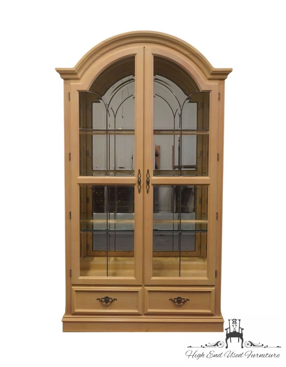 LEXINGTON FURNITURE Grand Tour Collection 48" Lighted Display China Cabinet 228-991