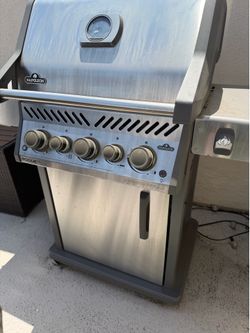 Never Used Napoleon Rogue SE Stainless Steel BBQ Grill w/ Infrared Sear Burner