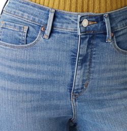 Women’s NWT Levi’s jeans bootcut size 20