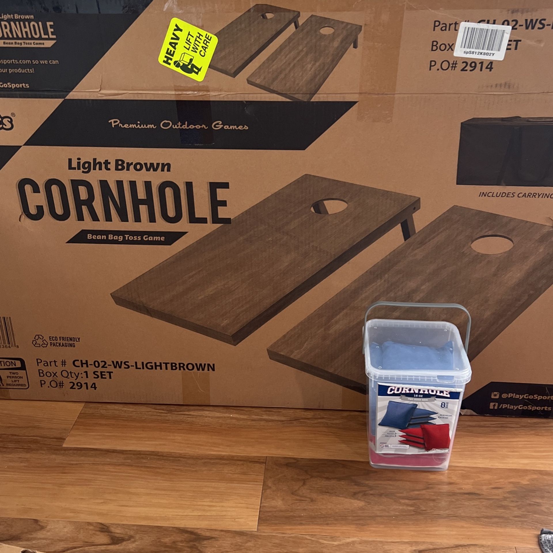 Cornhole Set with Careying Case and bean bags