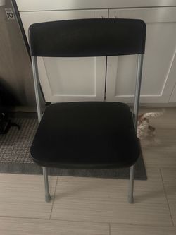 black plastic folding chairs metal frame qty 4