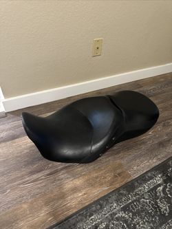 Genuine Harley Davidson Low Profile Touring Seat OEM Road King 24688 P52320-11