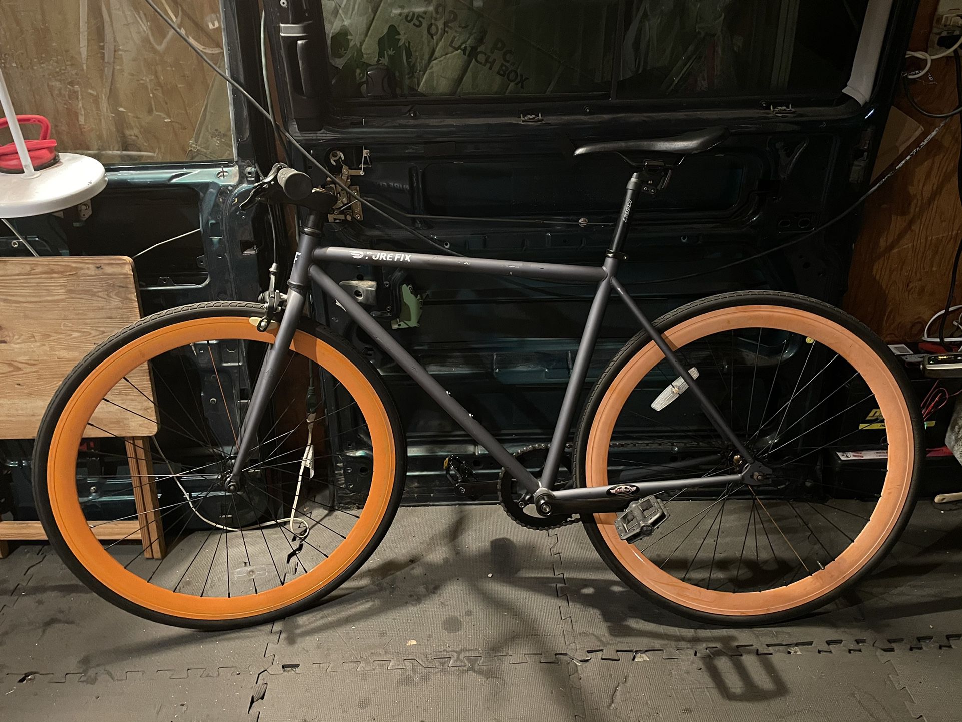 Pure Fix Fixie With Simple Reversible Freewheel Option. 