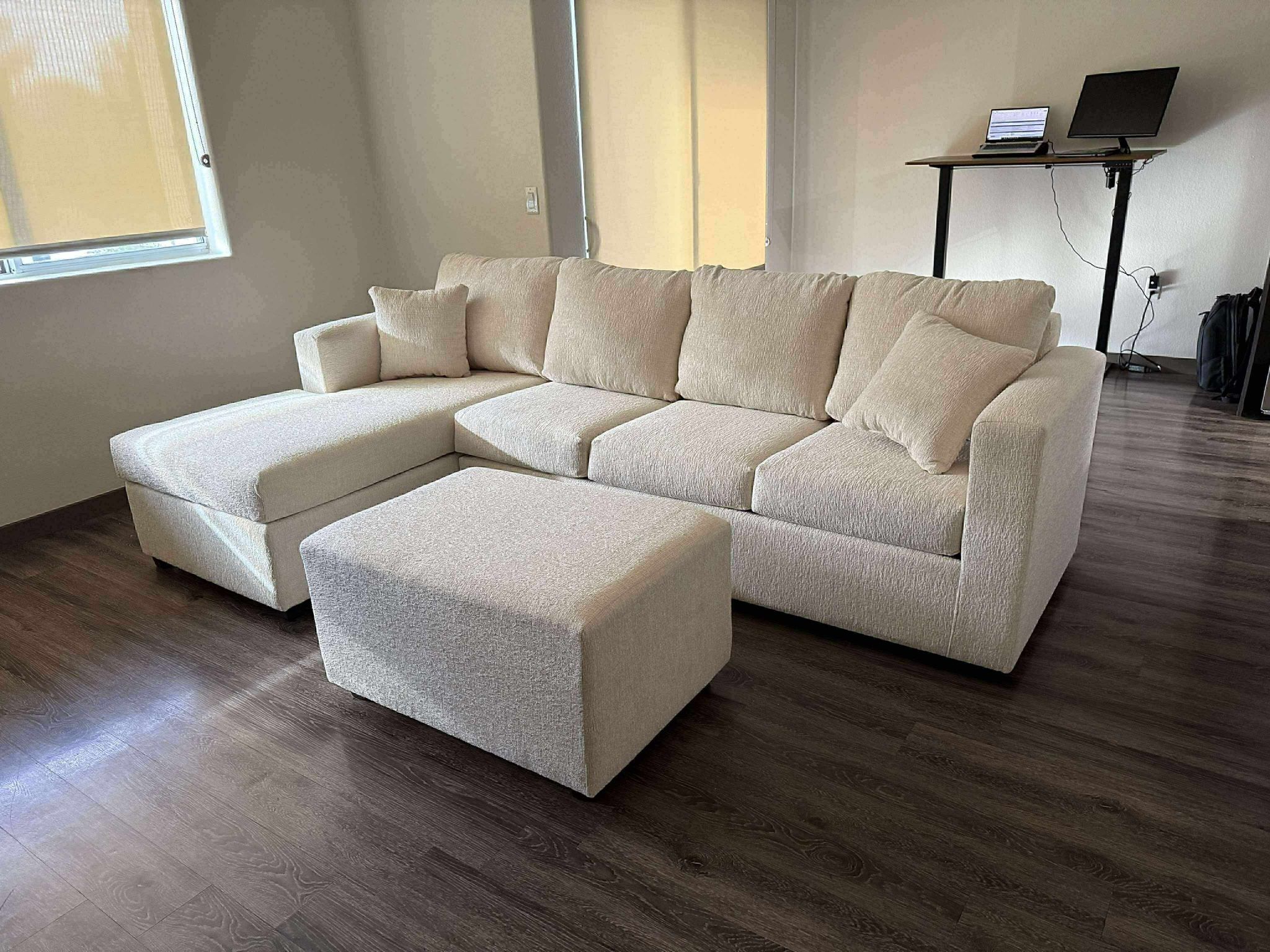 π₯ Brand New Cream Sectionals With Free Ottoman