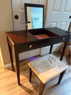 Solid wood vanity table with stool