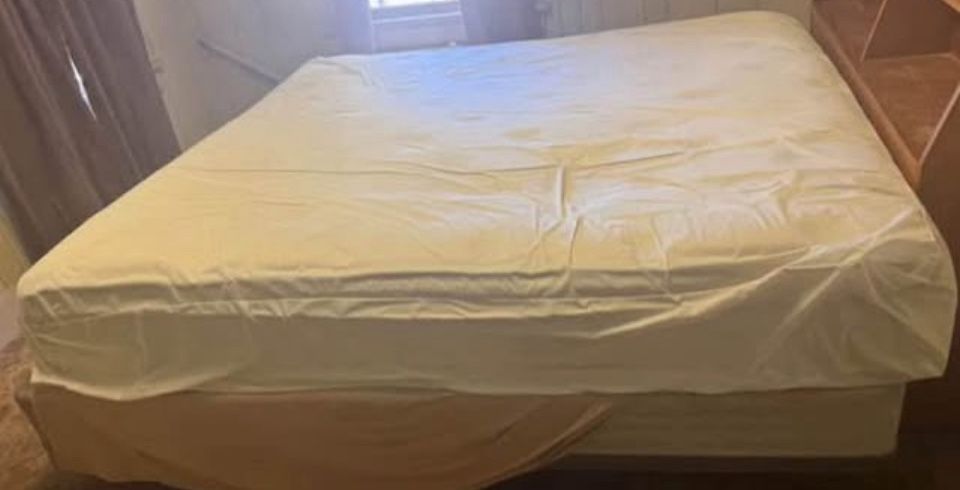 Sealy King Size Mattress And Box Spring With Wheel Frame