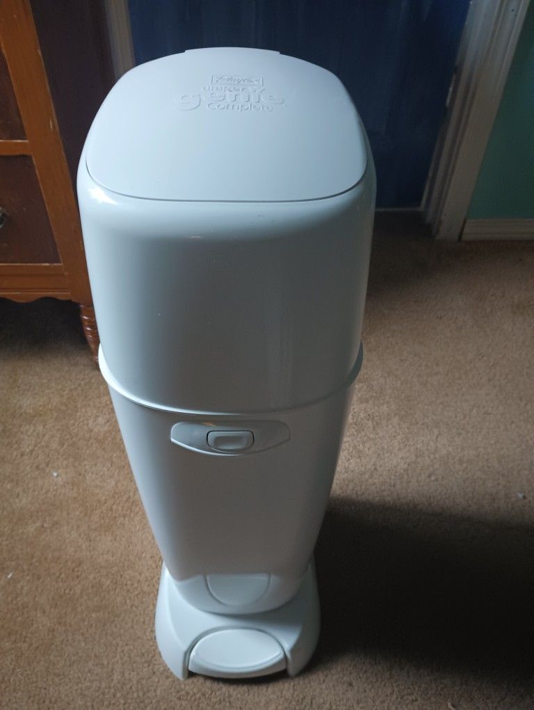 Diaper Genie w/ 3-Pack Liners