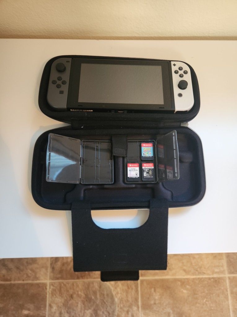 *Christmas Bundle* Nintendo Switch & Console Case/3 Game Included