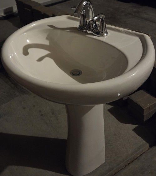 Sink Pedestal with Facuet
