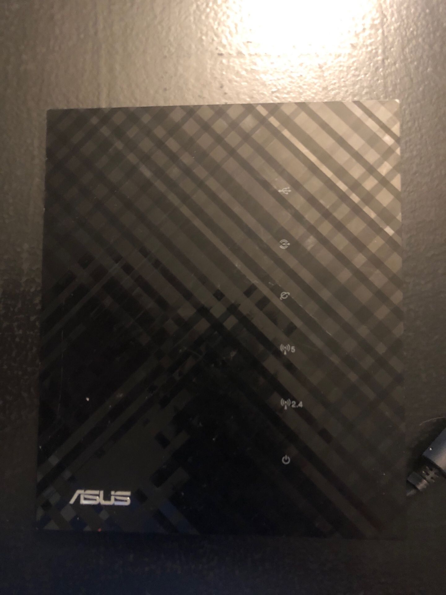 Asus router super fast. used just a month. Or less. $30. Obo