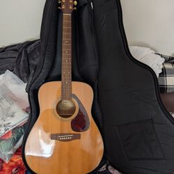 Yamaha F-335 Guitar with case