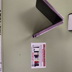 Samsung Z Flip 5 256 GB In Excellent Condition On Payments With $50 Down