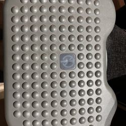 Ergonomic under-desk footrest