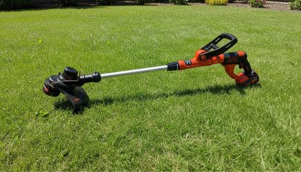40V Black & Decker Cordless Battery Powered String Trimmer Lawn Weed Whacker and Edger, Works Great. Includes battery but no charger