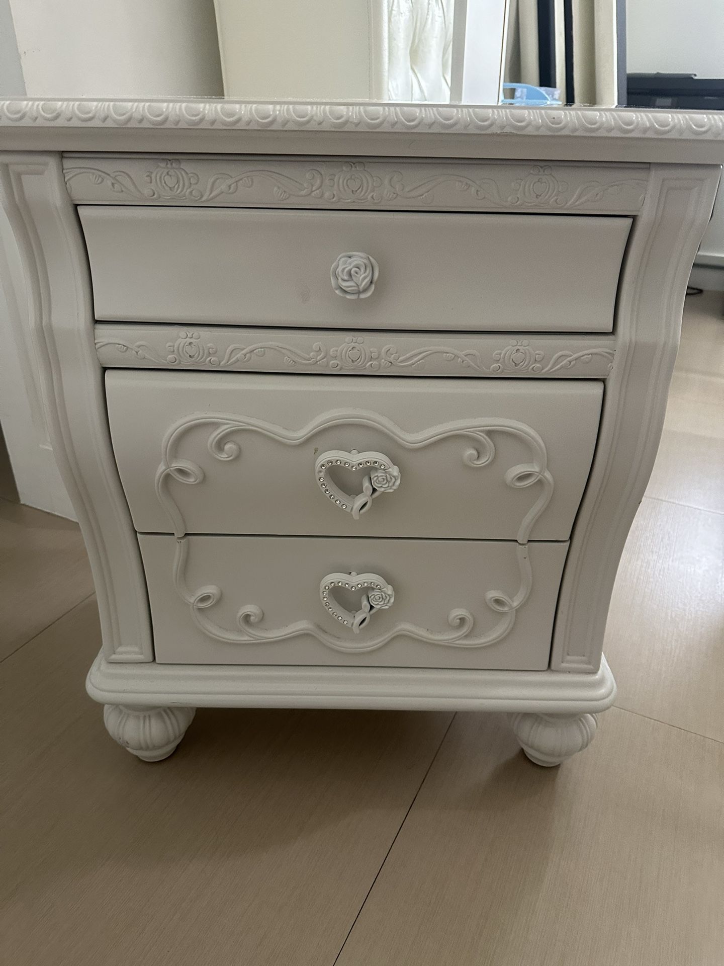 Disney Princess Dreamer White Nightstand