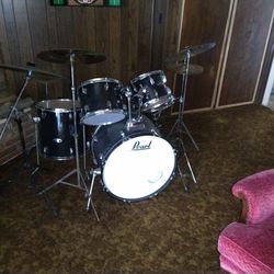 Pearl Drum Set $140