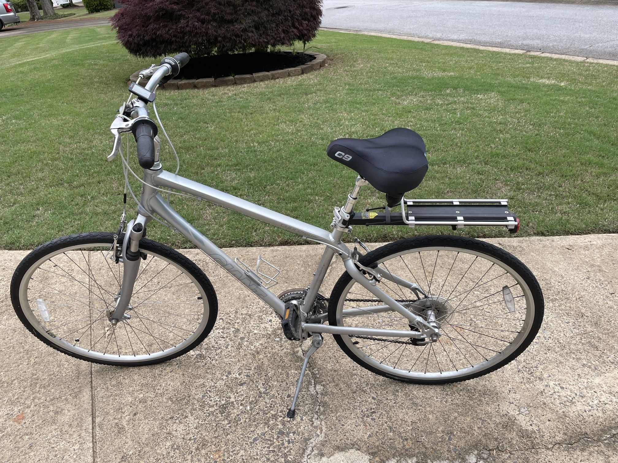 Giant Cypress DX bicycle with Cateye Padrone