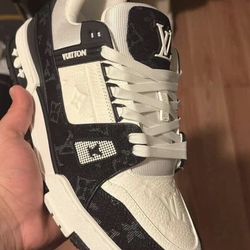 Louis Vuitton Trainers black