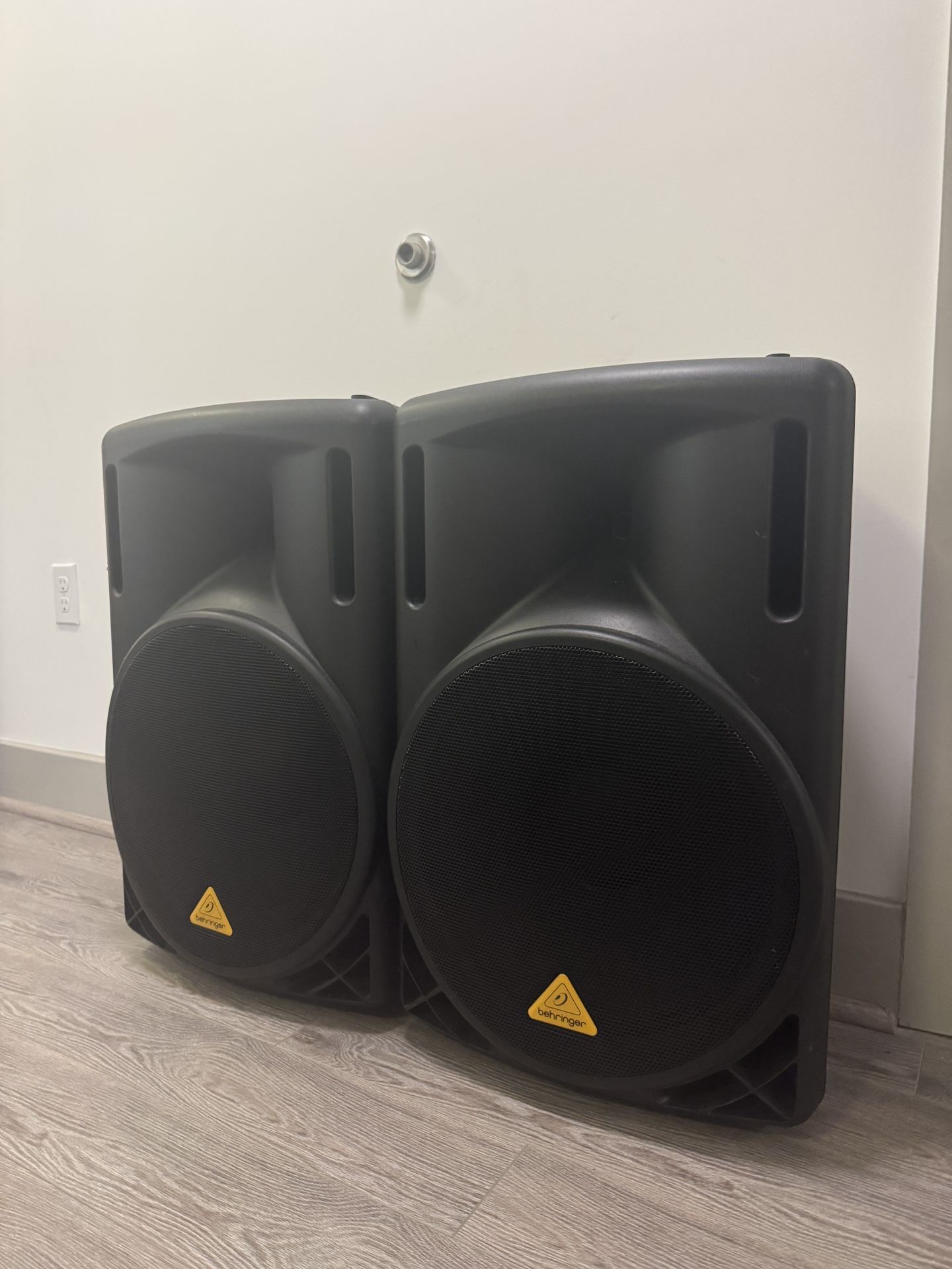 Two Behringer B215D 15in 2-Way 550W Powered Speaker