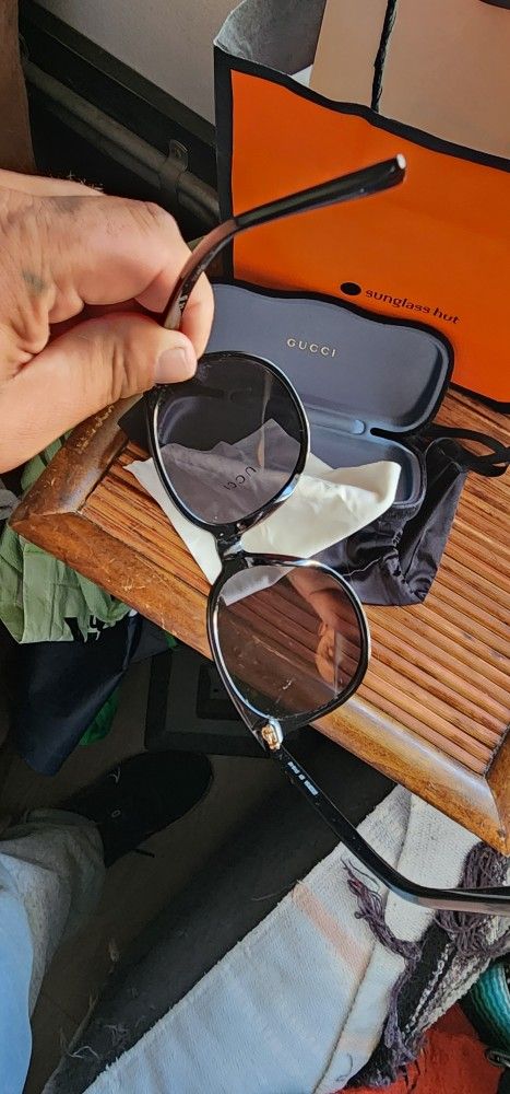 Womans Gucci Sun Glassees