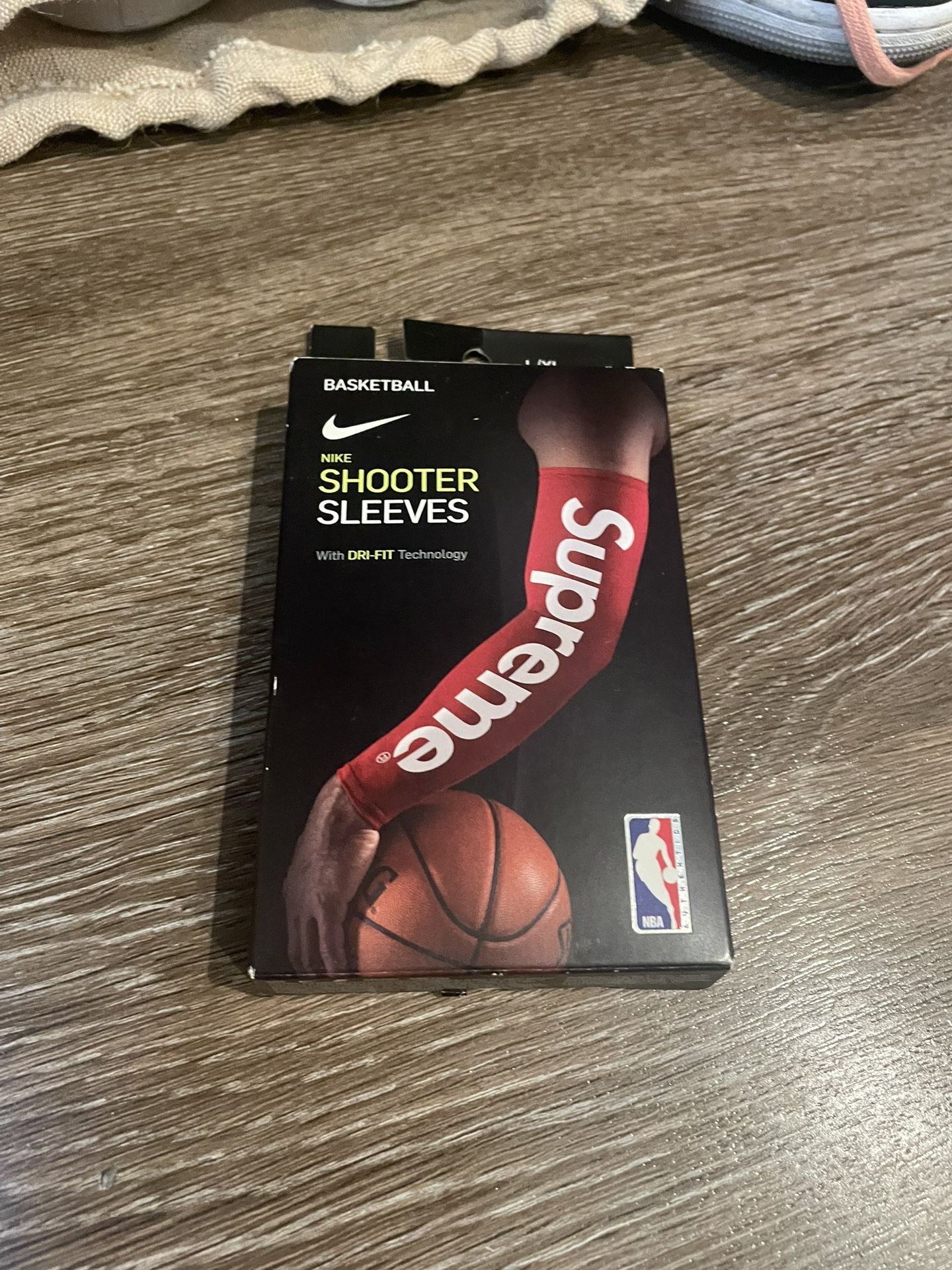 Supreme Shooting Sleeve L XL Size