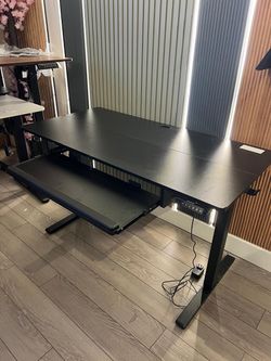 55” Black Standing Desk with Keyboard Standing