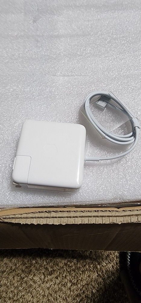 Apple MagSafe power adapter. 60W MagSafe 2 charger. BRAND NEW